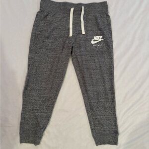 Nike Capri athletic pants, Women’s Small, NWOT